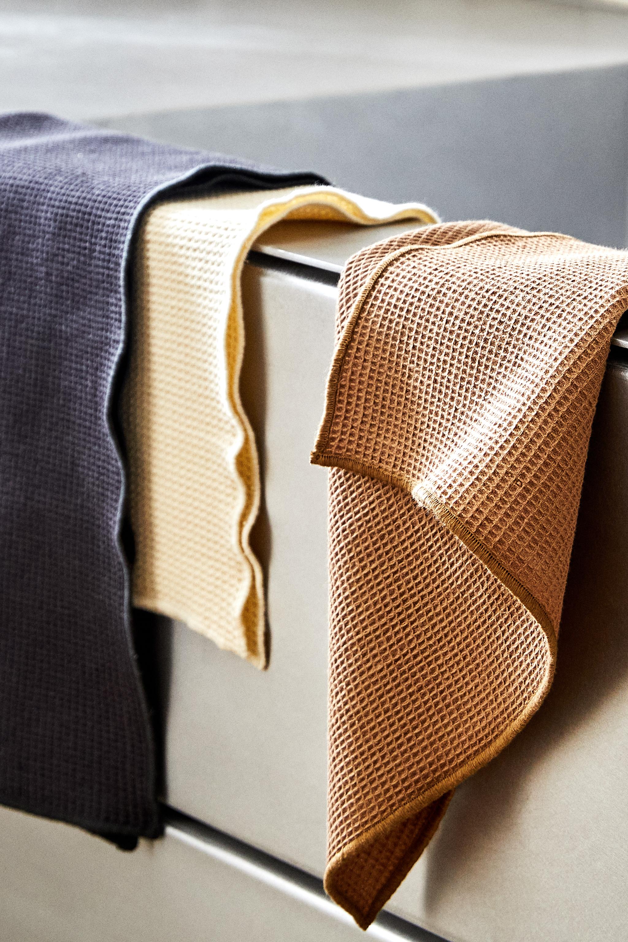 SET OF 3 WAFFLE-KNIT KITCHEN TOWELS (SET OF 3)